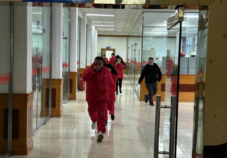 榮縣川燃開展防火逃生自救演練 榮縣川燃開展防火逃生自救演練